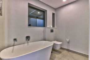Stylish, 2 Bedroom Apartment